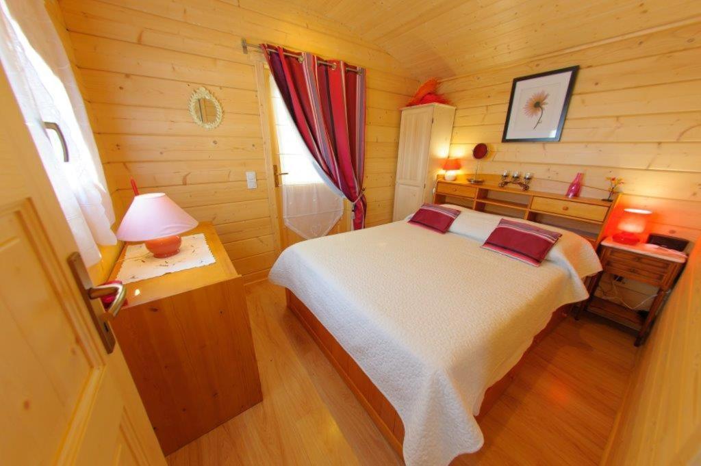 Hotel Le Castel du Mont Boisé Montboucher-sur-Jabron Esterno foto